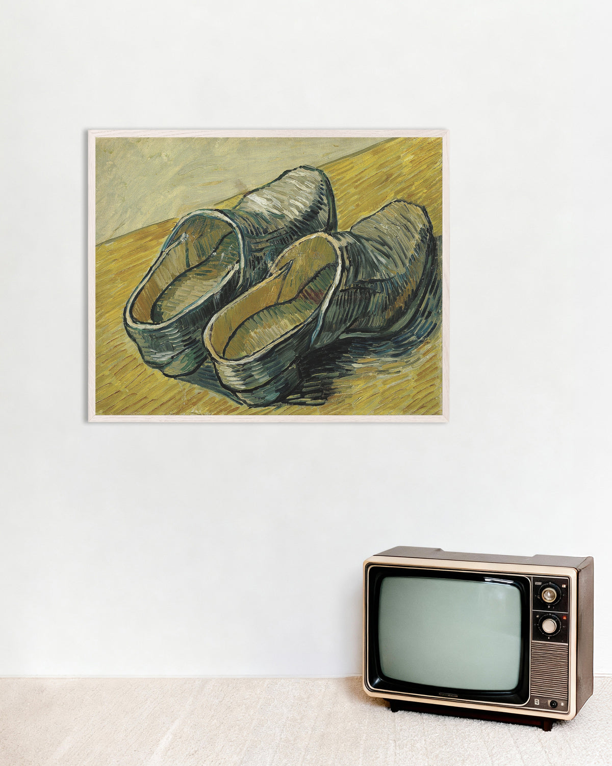 Poster von Ein Paar Ledersandalen (1888) von Vincent van Gogh mit weißem Holzrahmen