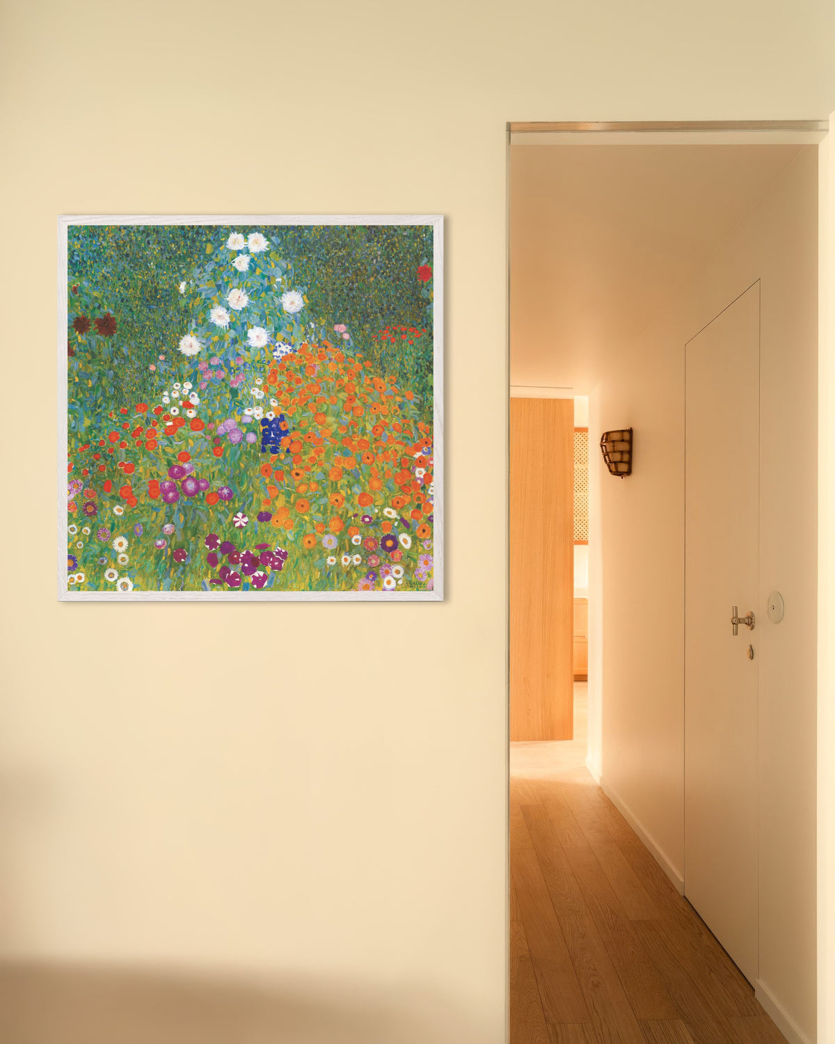 Poster Bauerngarten (1905–1907) von Gustav Klimt mit weißem Holzrahmen