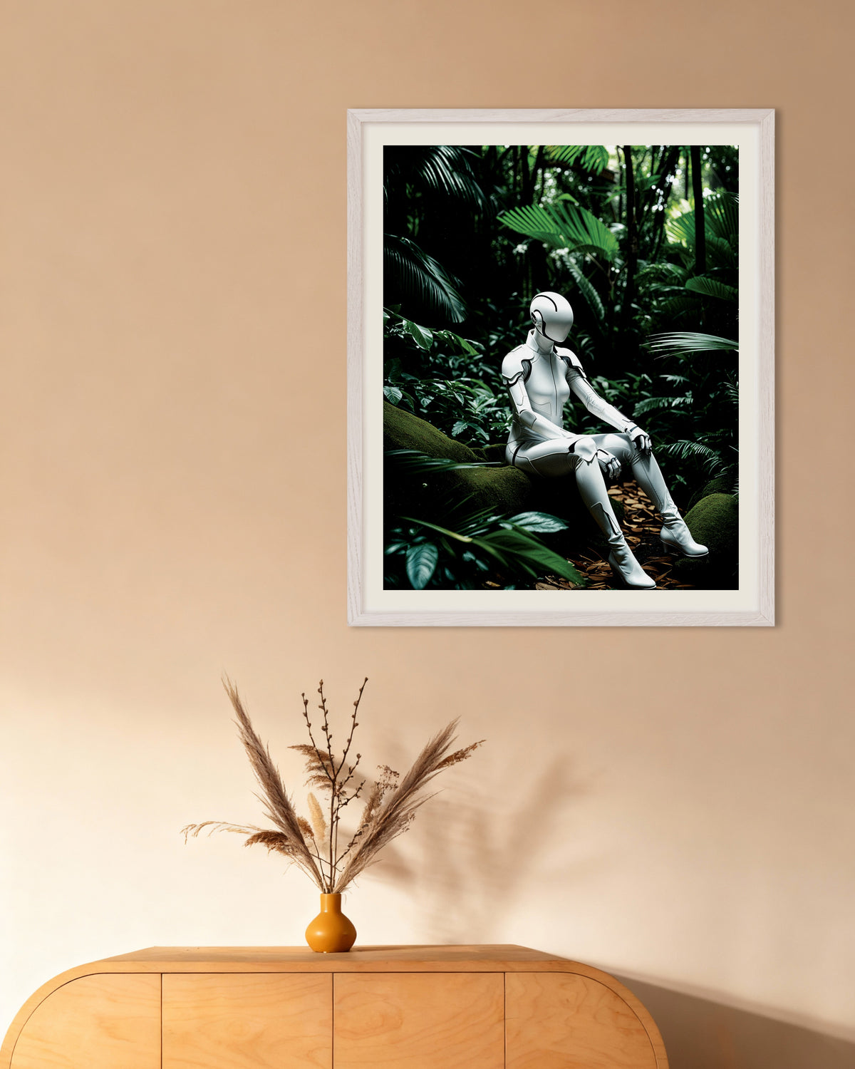 Poster „Cyborg im tiefen Dschungel“ mit weißem Holzrahmen