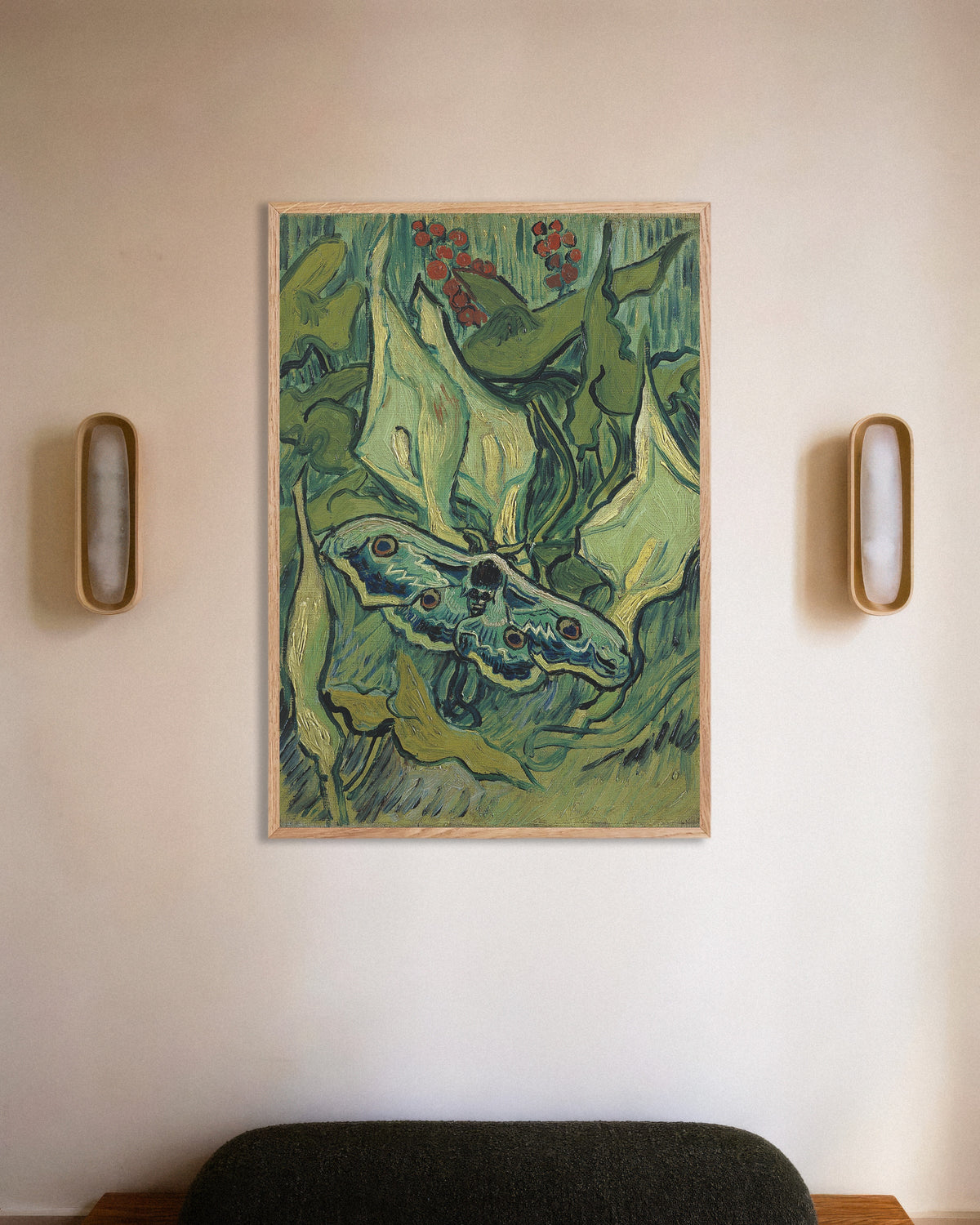 Poster mit „Kaisermotte (1889) von Vincent van Gogh“ und naturfarbenem Holzrahmen