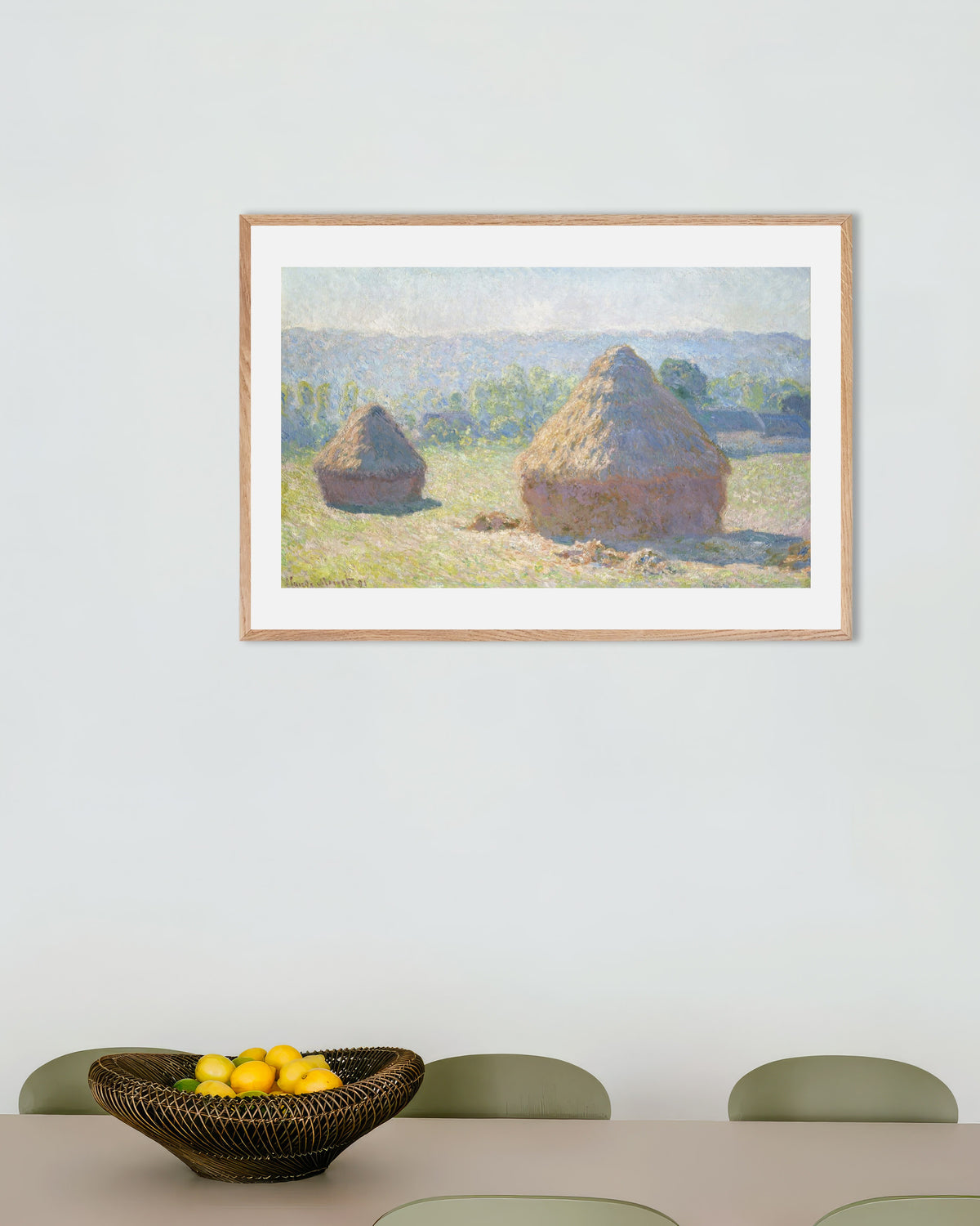 Poster Getreideschober, Ende des Sommers (1891) von Claude Monet mit naturfarbenem Holzrahmen