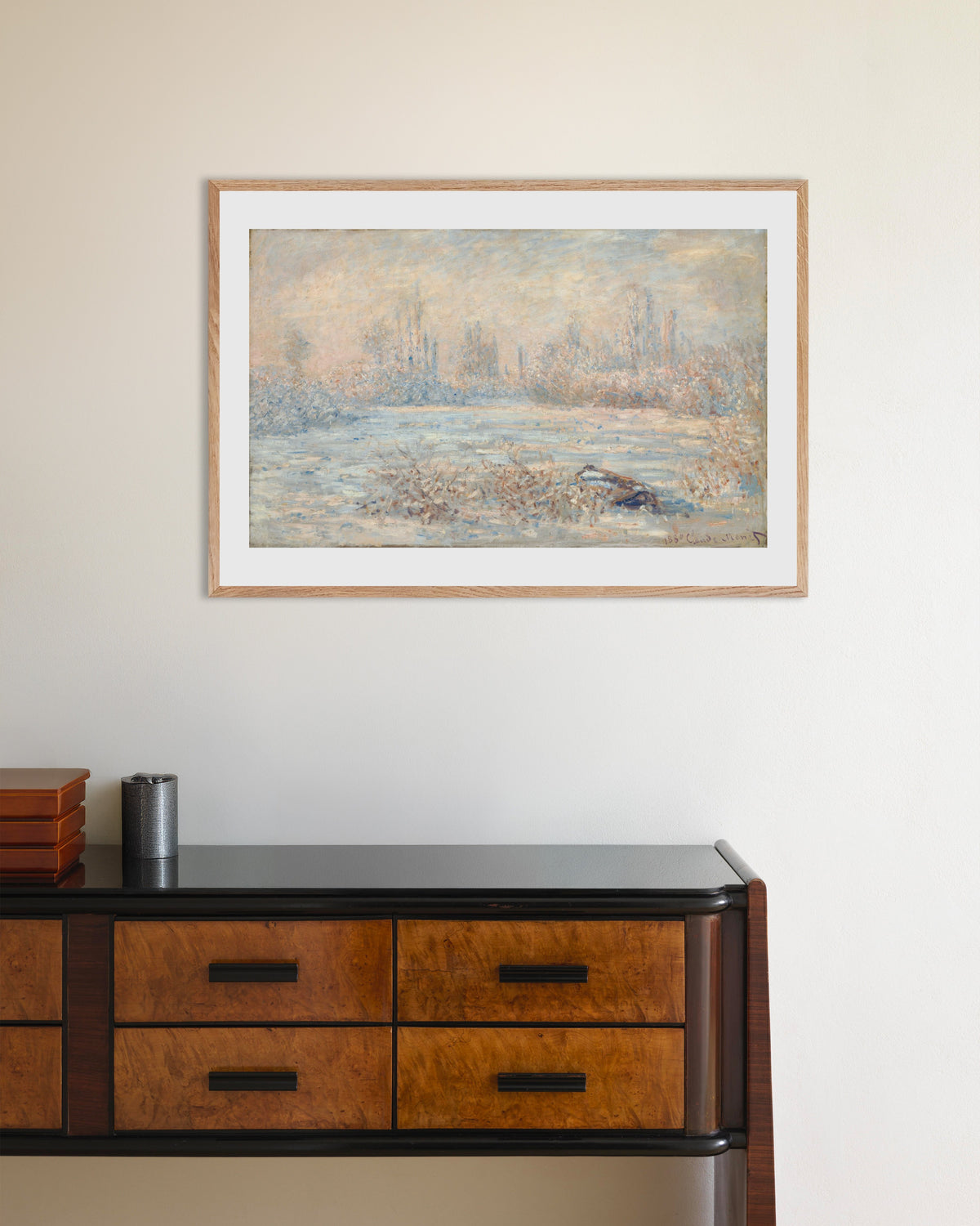 Poster Raureif (1880) von Claude Monet mit naturfarbenem Holzrahmen