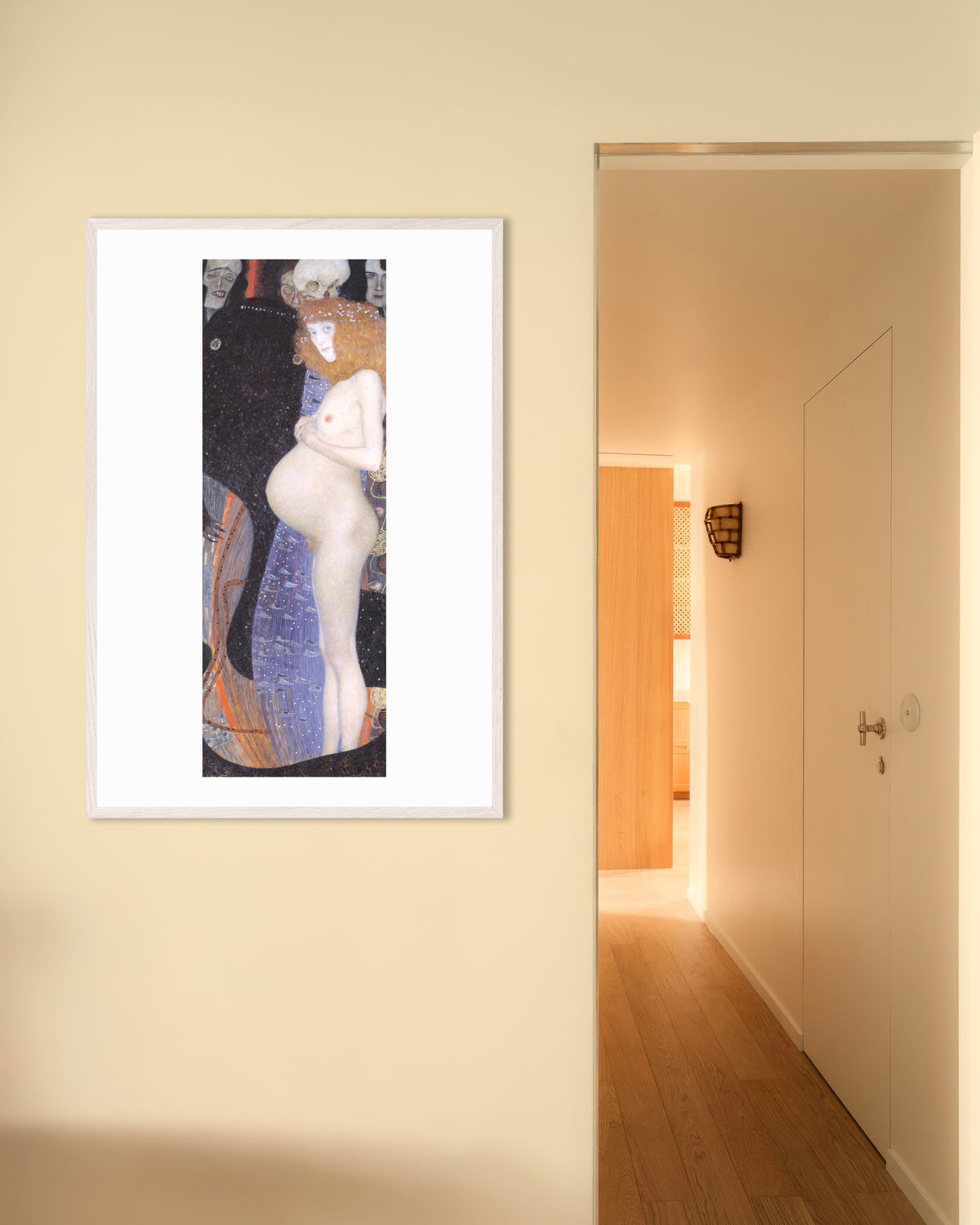 Poster Die Hoffnung I (1903) von Gustav Klimt mit weißem Holzrahmen