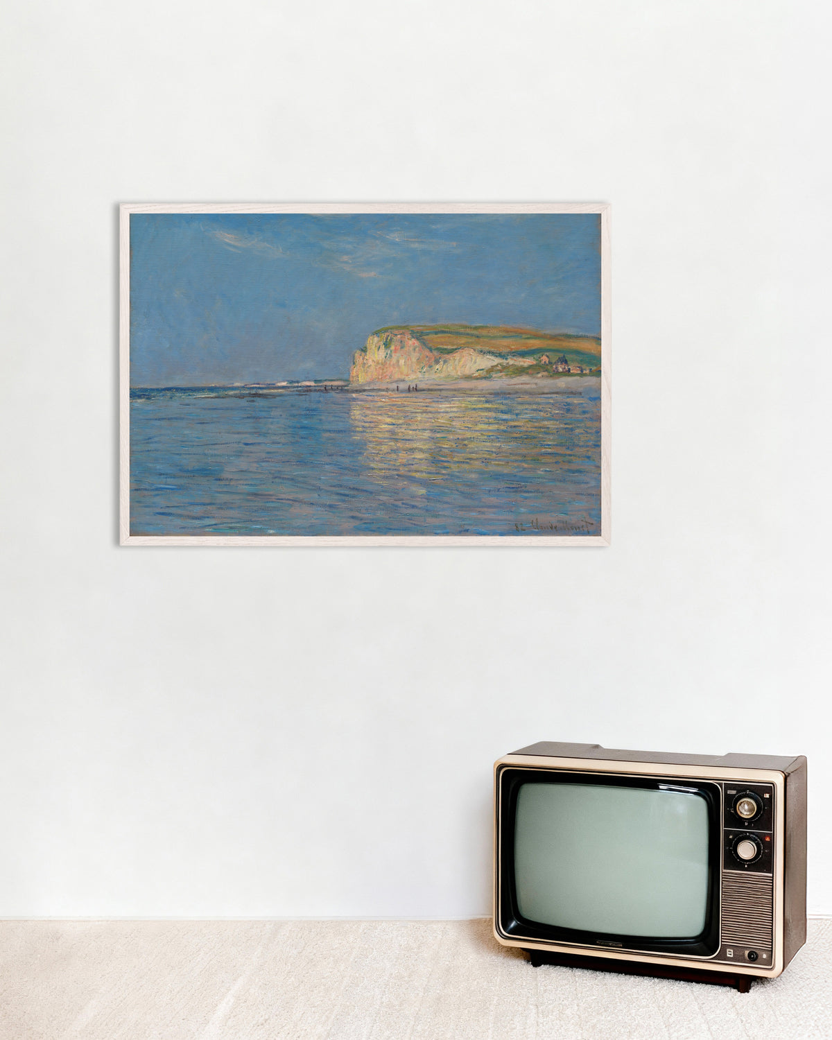 Poster Ebbe in Pourville bei Dieppe (1882) von Claude Monet mit weißem Holzrahmen