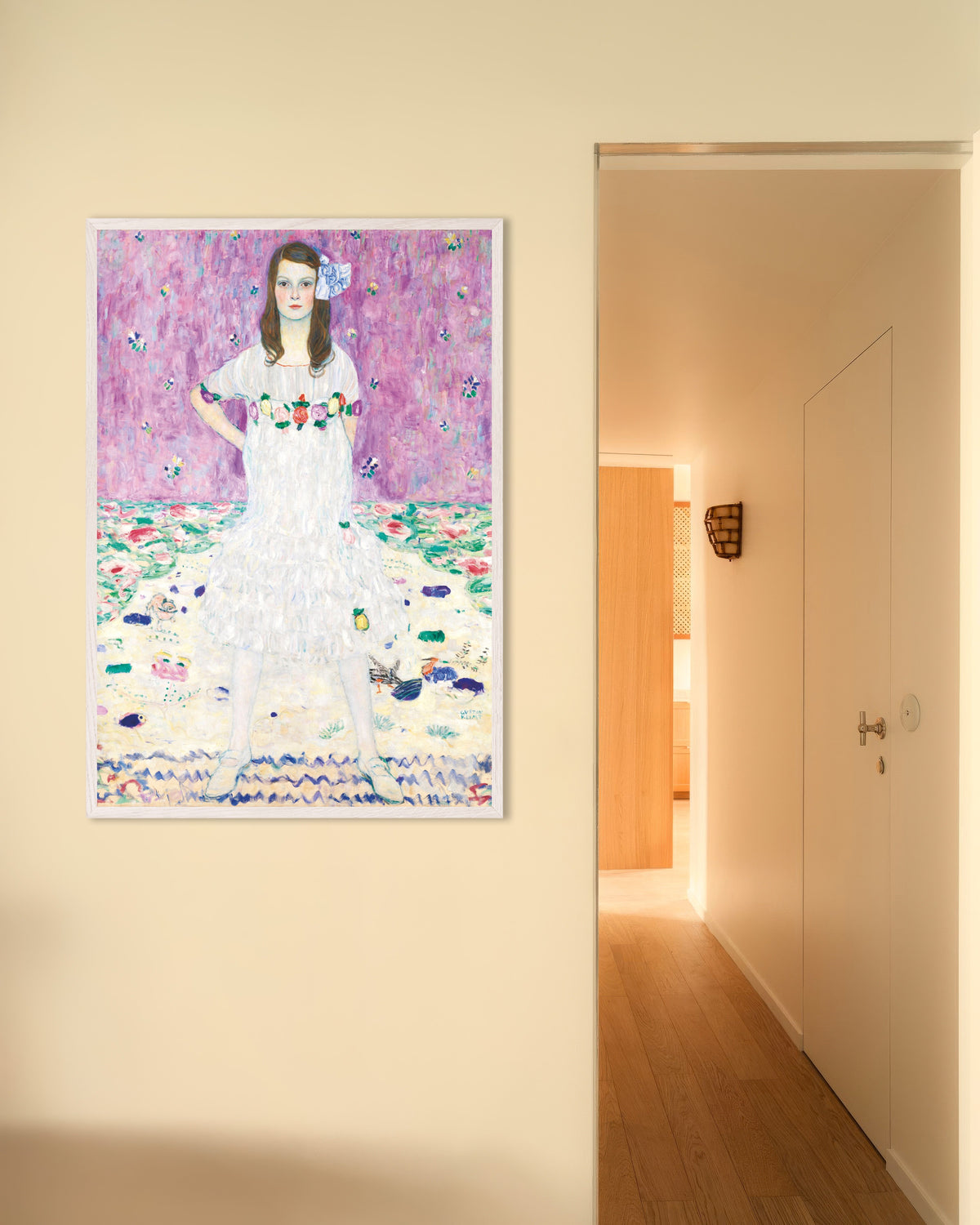 Poster Mäda Primavesi (1912–1913) von Gustav Klimt mit weißem Holzrahmen