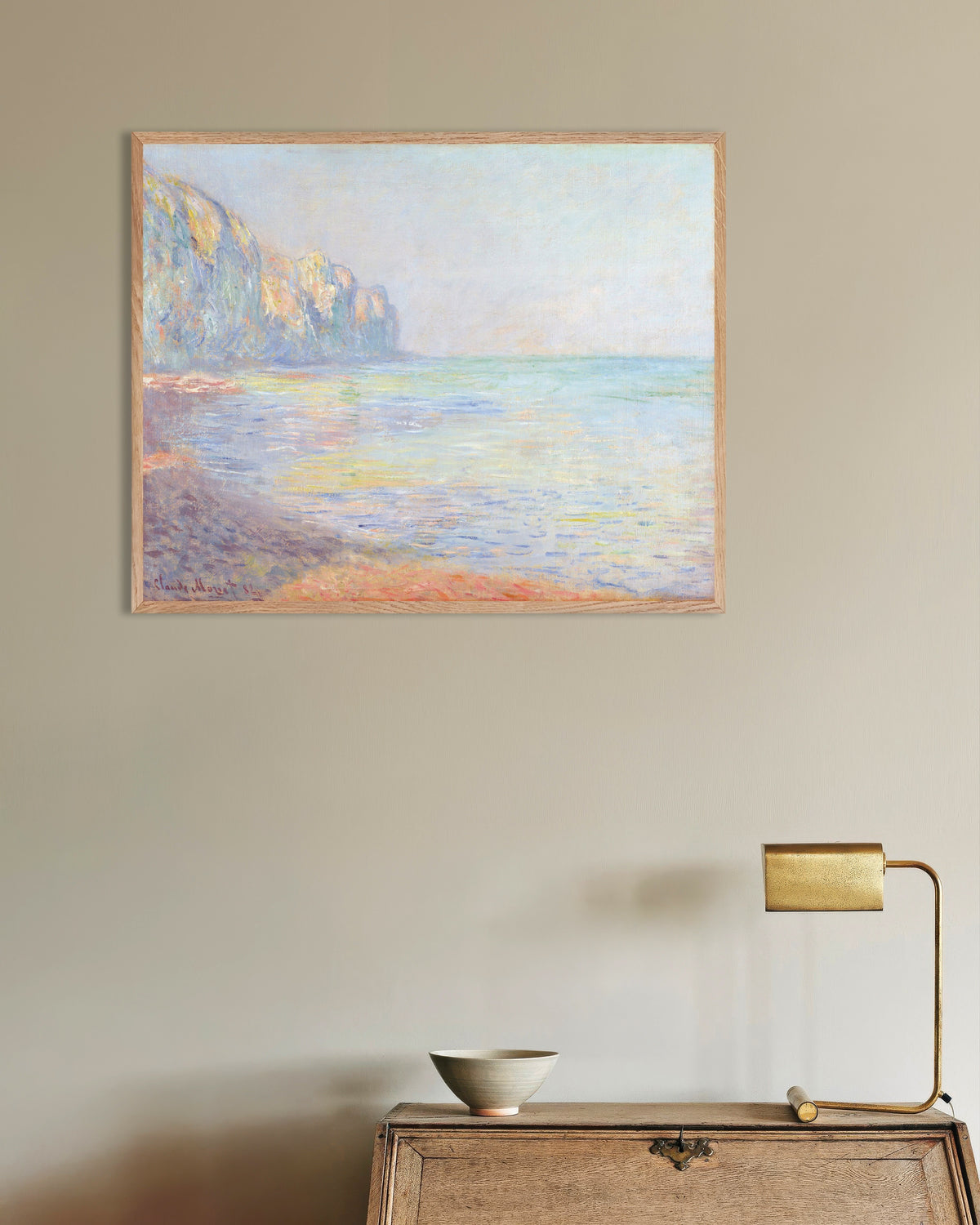 Poster Morgen, nebliges Wetter, Pourville (1882) von Claude Monet mit naturfarbenem Holzrahmen