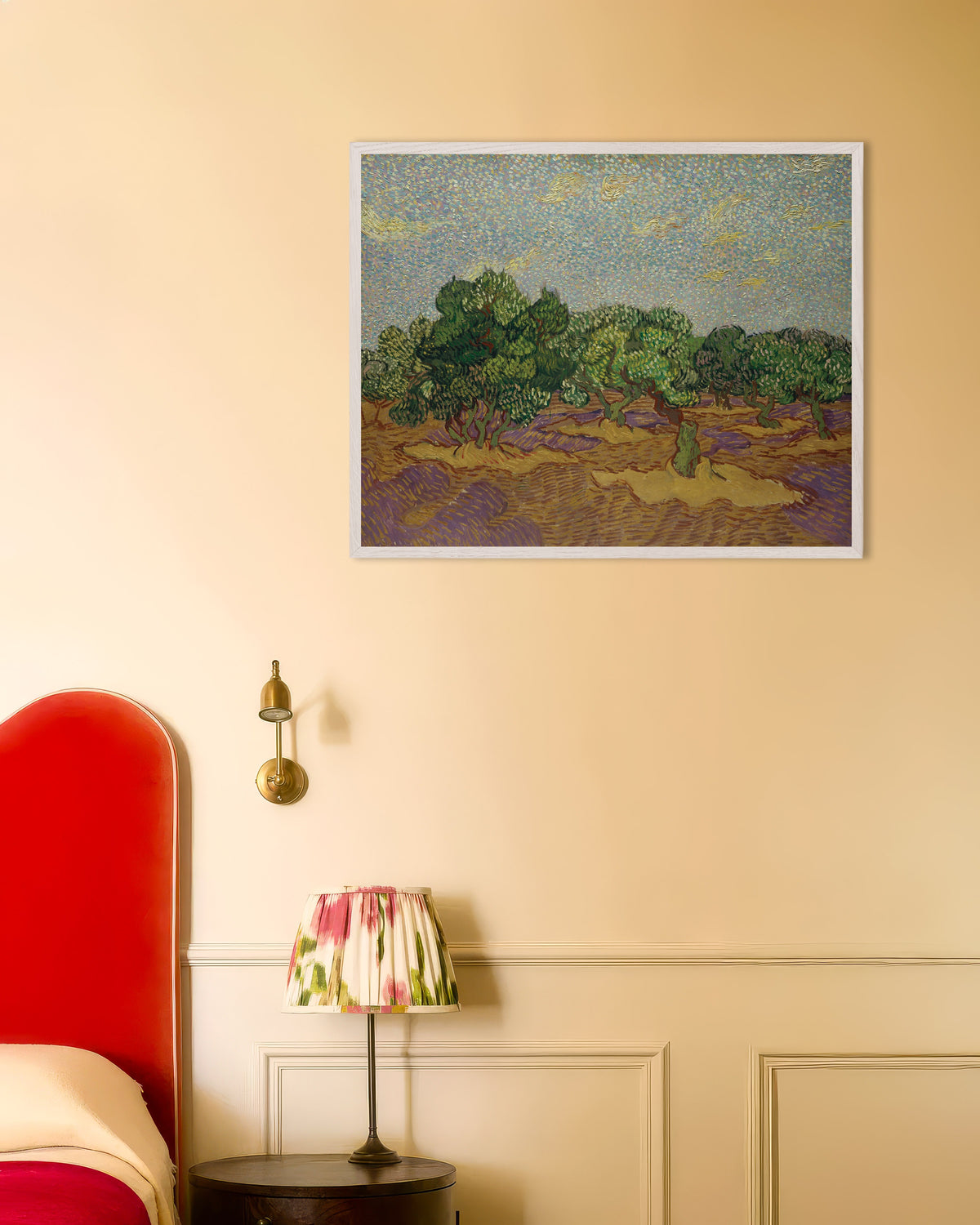 Poster von Olivenbäume unter einem blassen Himmel (1889) von Vincent van Gogh, mit weißem Holzrahmen