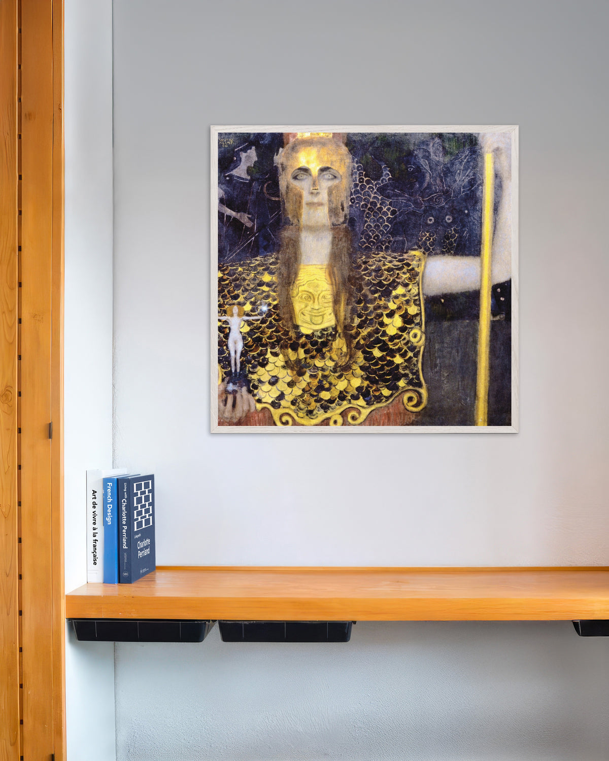 Poster Pallas Athene (1898) von Gustav Klimt, mit weißem Holzrahmen