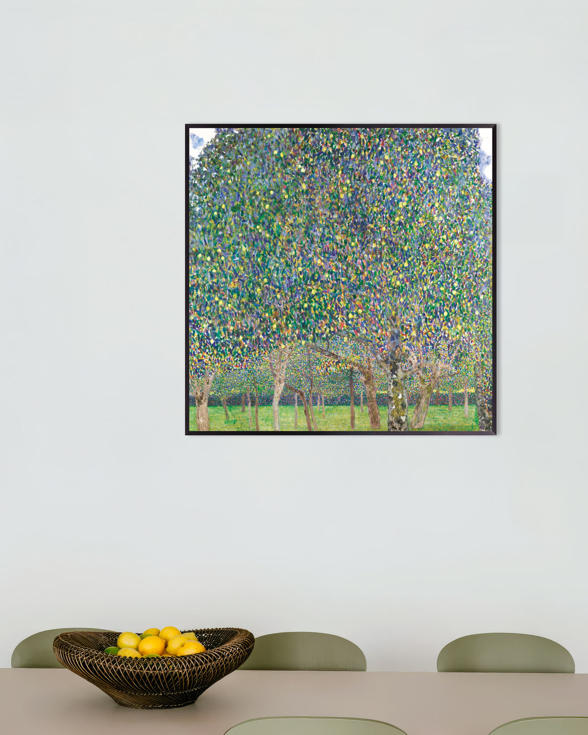 Poster Birnbaum (1903) von Gustav Klimt mit Metallrahmen
