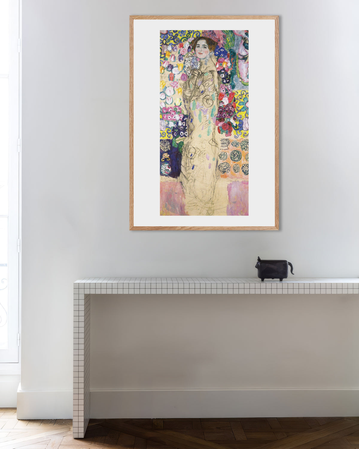 Poster Bildnis Maria Munk (1917–1918) von Gustav Klimt mit naturfarbenem Holzrahmen