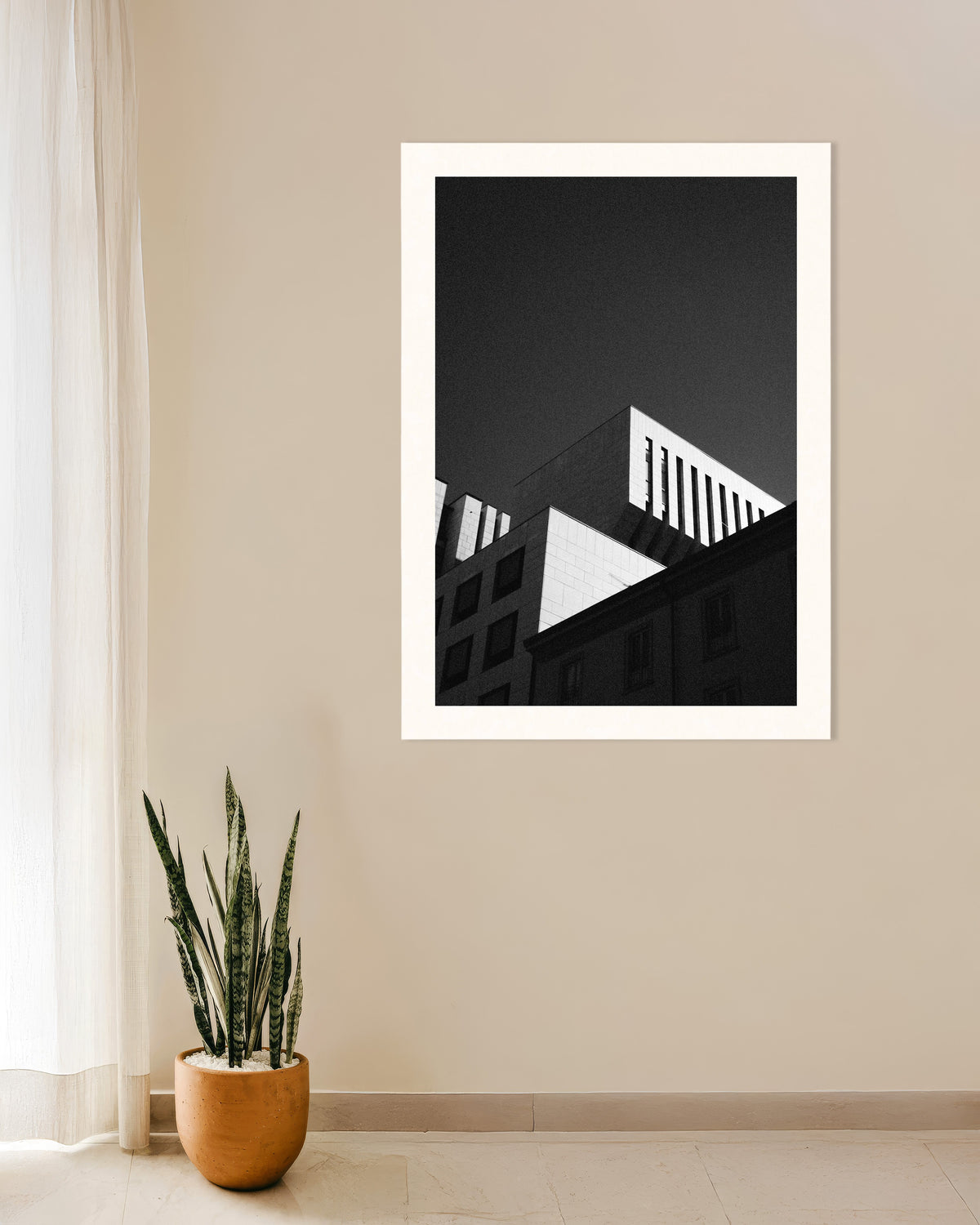 Poster „Dächer vor dunklem Himmel“