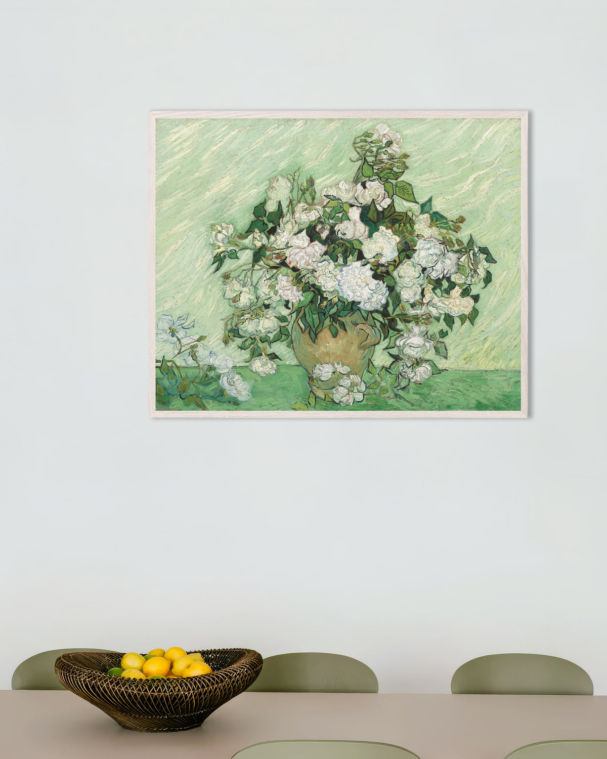Poster „Rosen (1890) von Vincent van Gogh“ mit weißem Holzrahmen