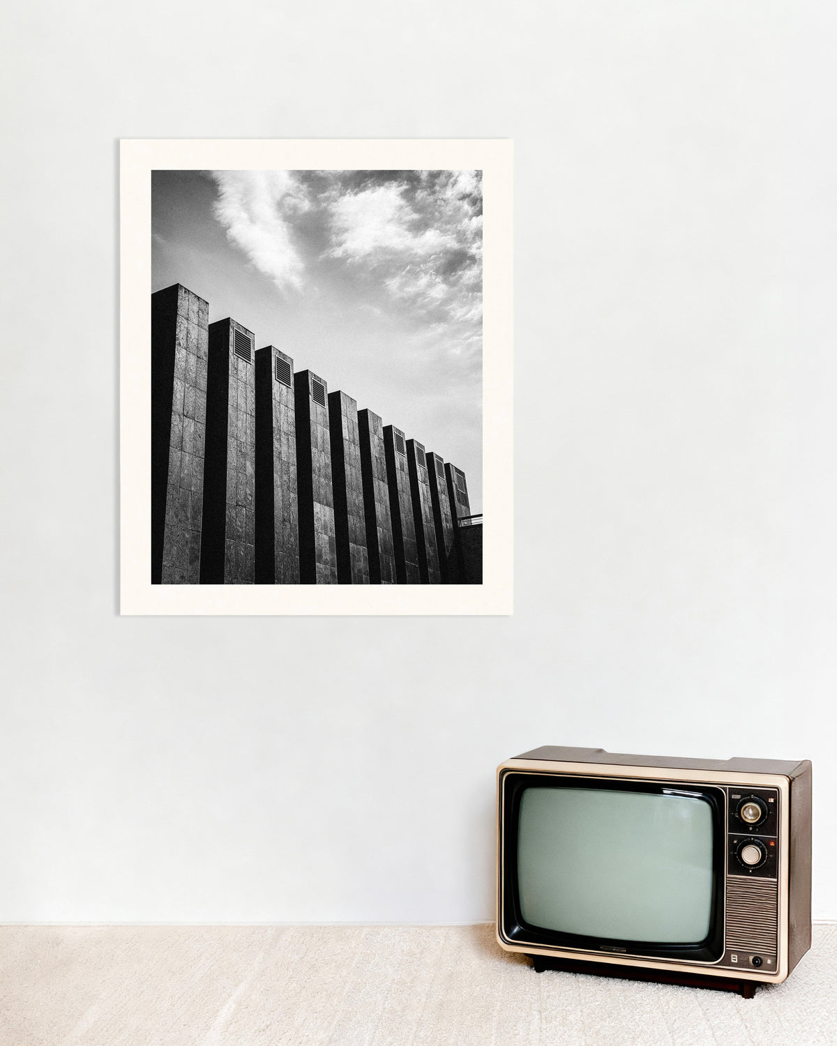 Poster „Reihe dunkler Lamellen und Wolken“