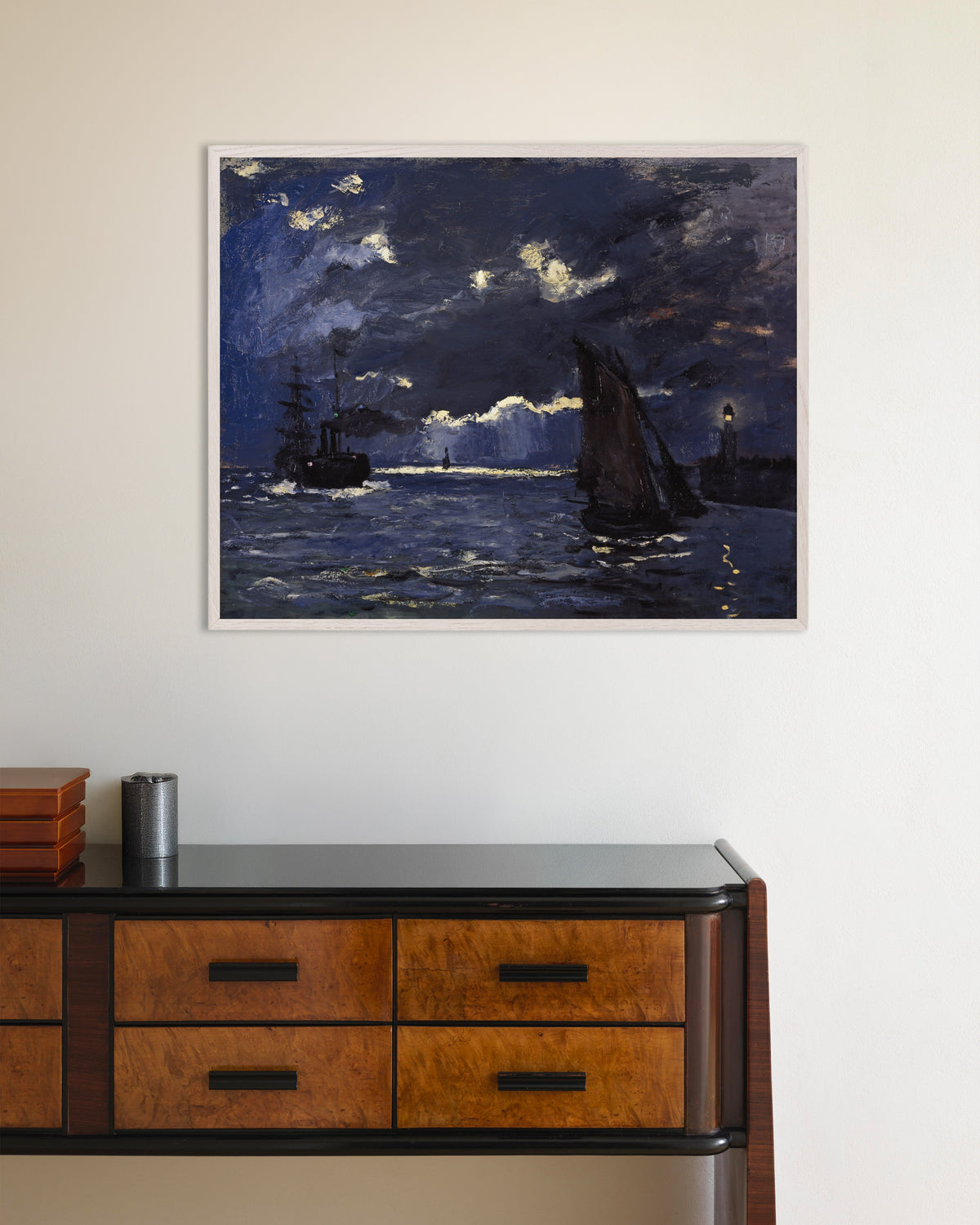 Poster Seestück, Schiffe im Mondlicht (1864) von Claude Monet mit weißem Holzrahmen