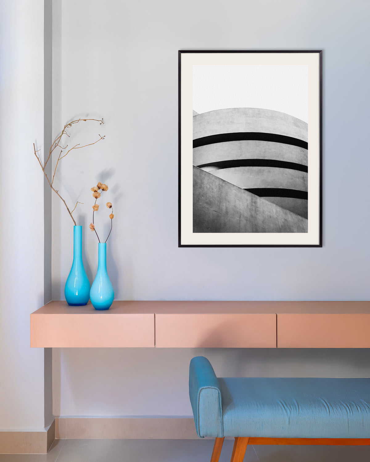Poster „Spiralkurven eines Museums“ mit Metallrahmen