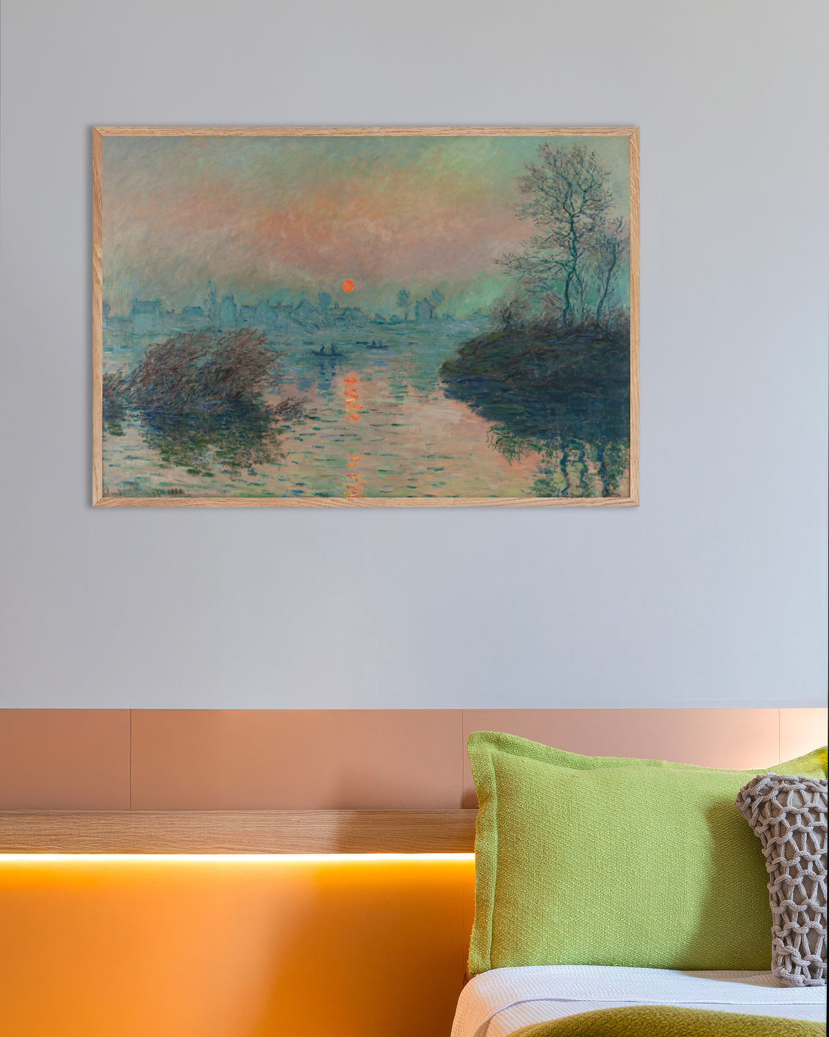 Poster Sonnenuntergang an der Seine bei Lavacourt, Winterstimmung (1880) von Claude Monet mit naturfarbenem Holzrahmen