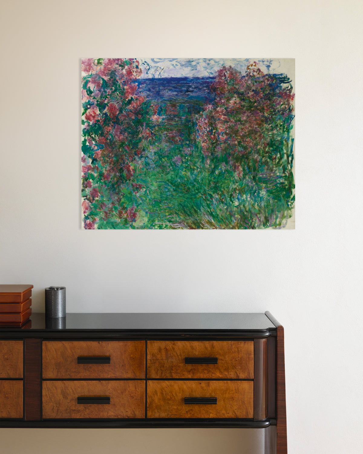 Poster Das Haus zwischen den Rosen (um 1925) von Claude Monet