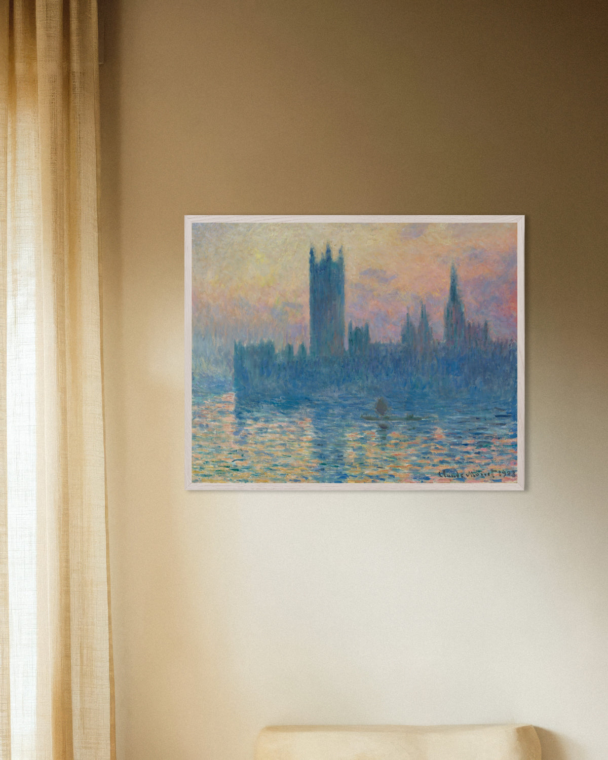 Poster Das Parlament bei Sonnenuntergang (1903) von Claude Monet mit weißem Holzrahmen