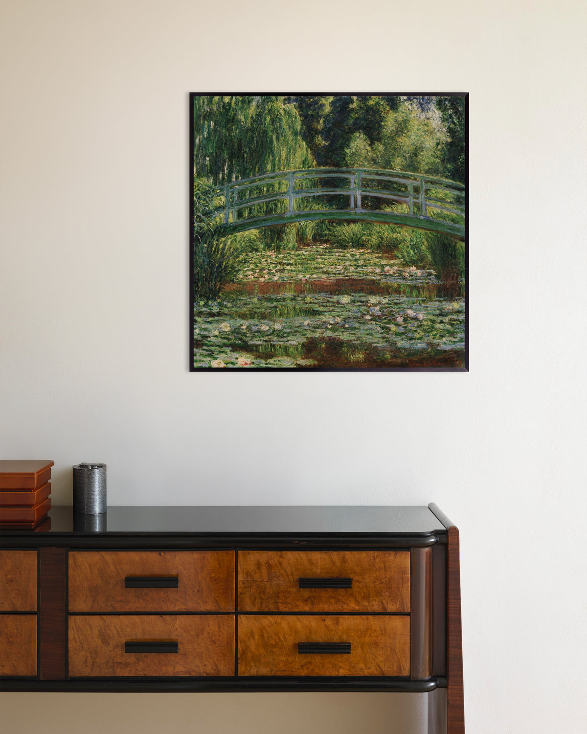 Poster Die japanische Brücke und der Seerosenteich, Giverny (1899) von Claude Monet mit Metallrahmen