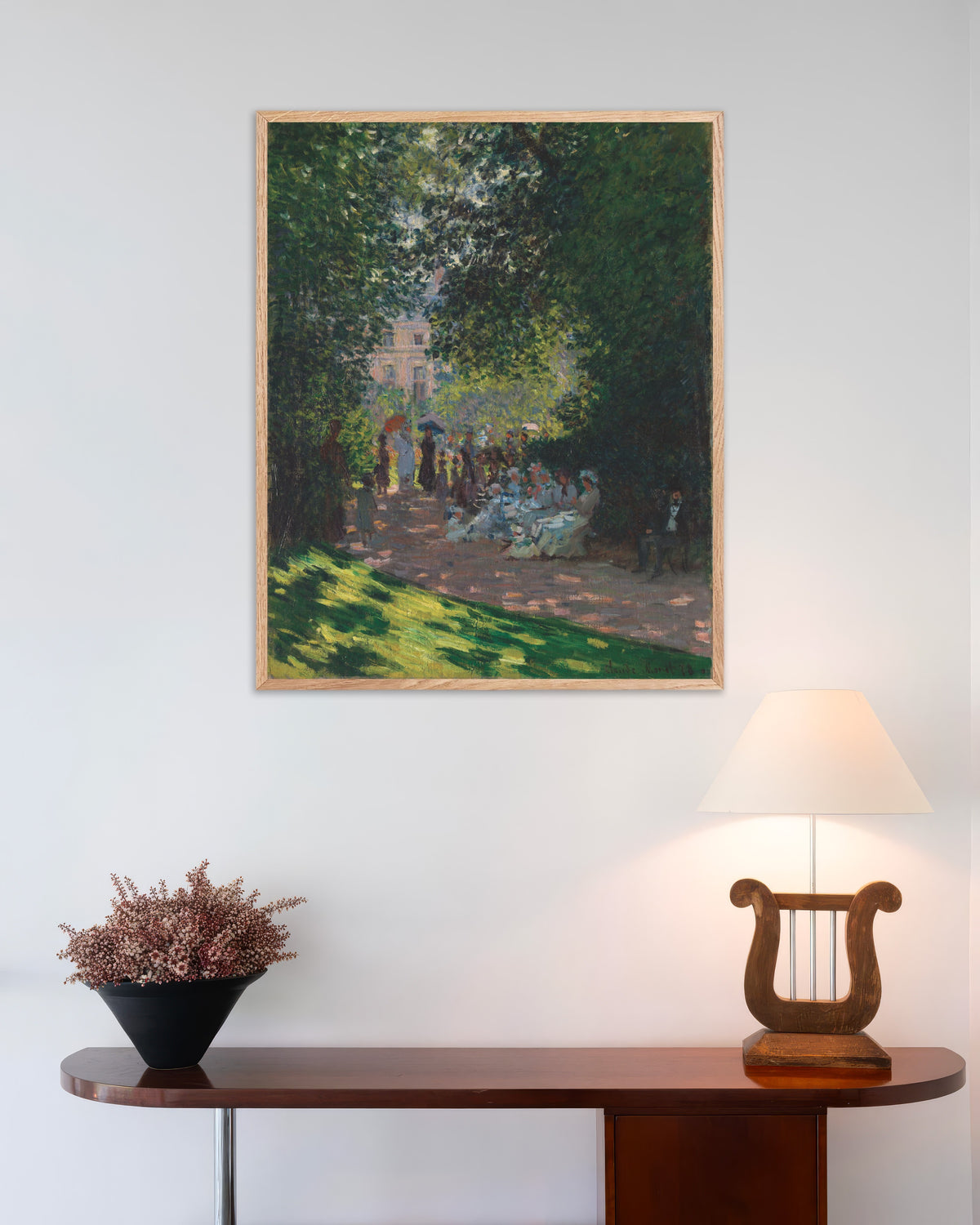Poster Der Parc Monceau (1878) von Claude Monet mit naturfarbenem Holzrahmen