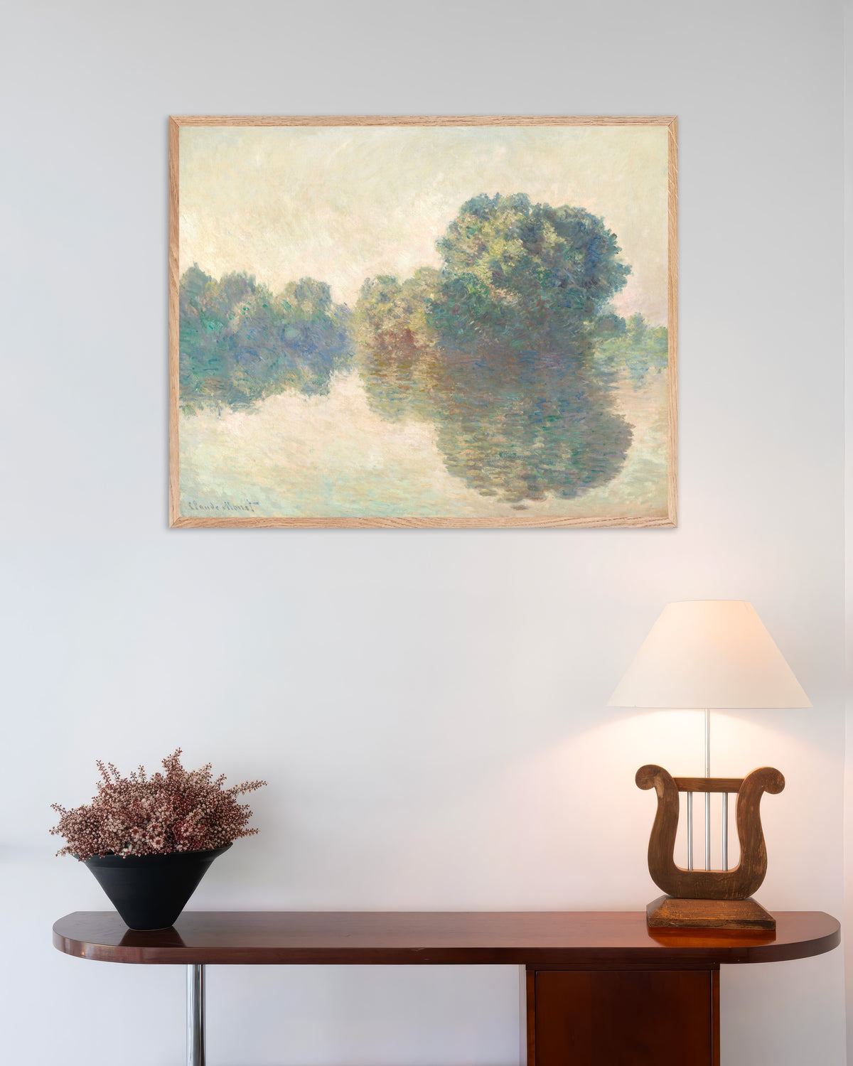Poster Die Seine bei Giverny (1897) von Claude Monet mit naturfarbenem Holzrahmen