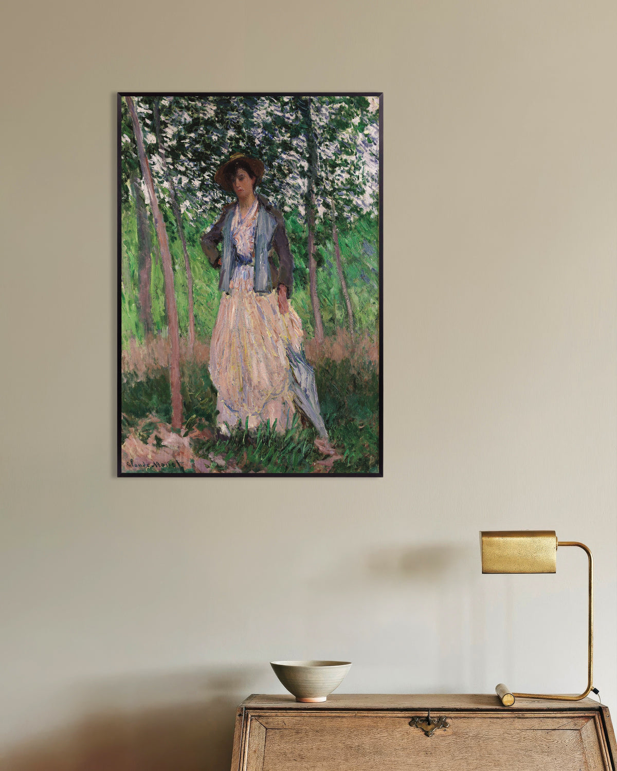 Poster Die Spaziergängerin, Suzanne Hoschedé (1887) von Claude Monet mit Metallrahmen