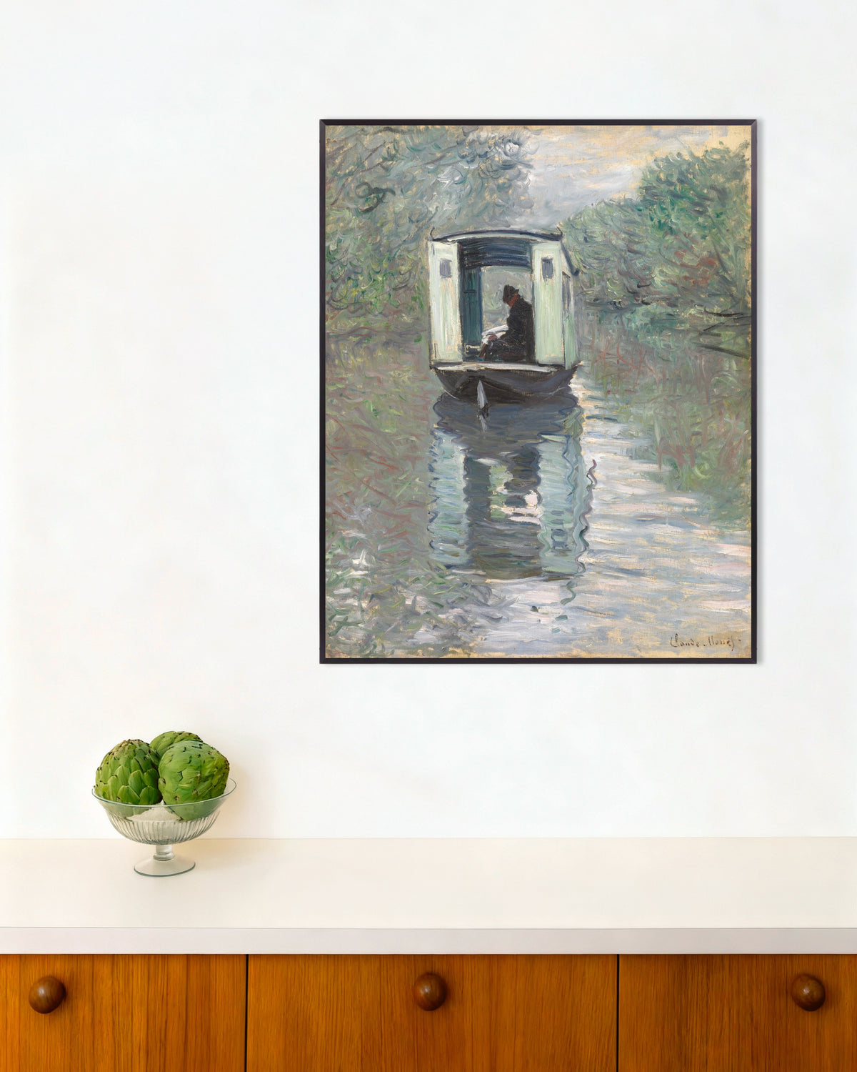 Poster Das Atelierboot (1876) von Claude Monet mit Metallrahmen