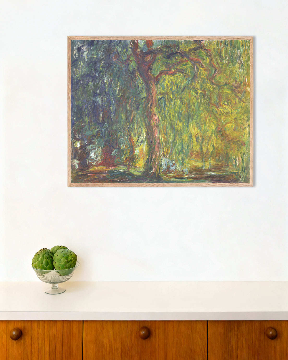 Poster Trauerweide (1918–1919) von Claude Monet mit naturfarbenem Holzrahmen
