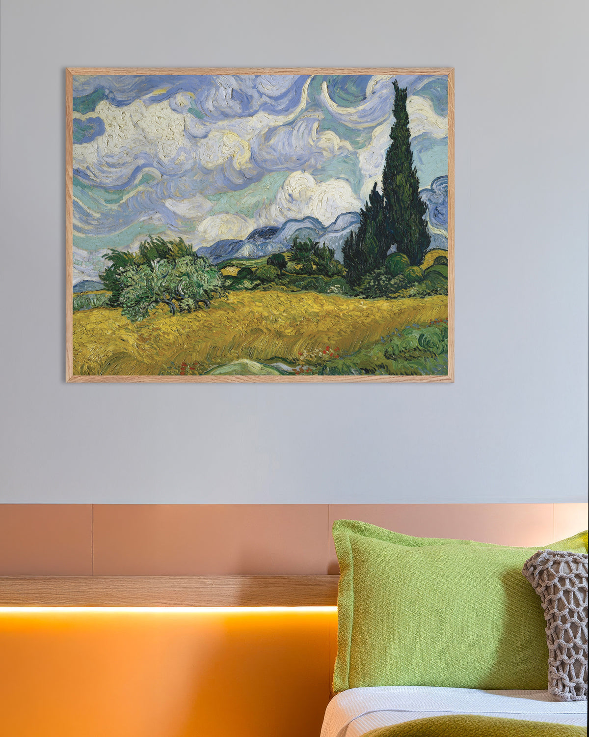Poster Weizenfeld mit Zypressen (1889) von Vincent van Gogh, mit naturbelassenem Holzrahmen