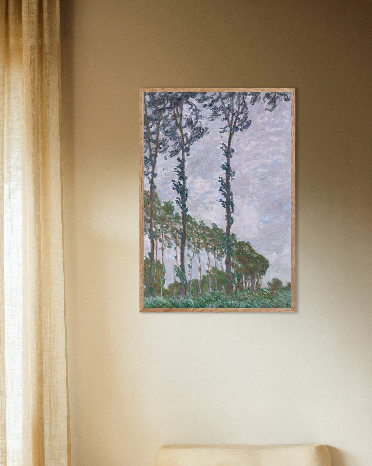 Poster Pappeln, Windeffekt (1891) von Claude Monet mit naturfarbenem Holzrahmen
