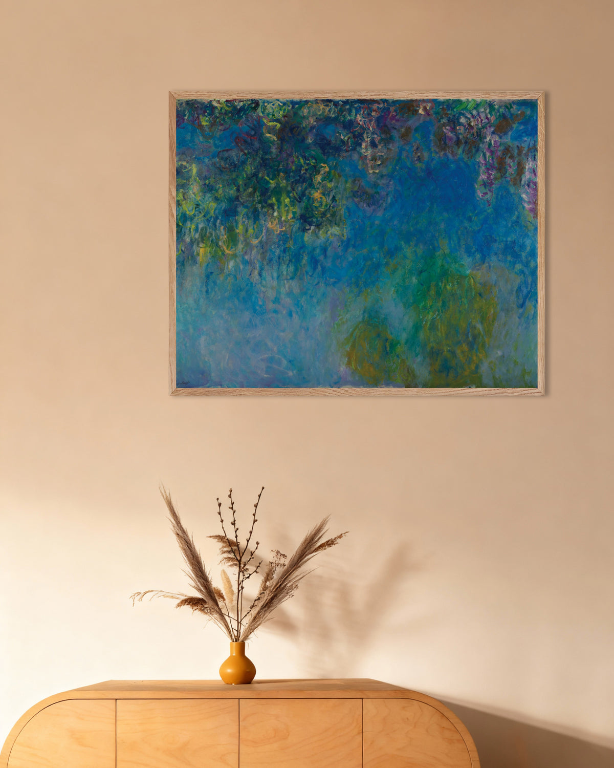 Poster Glyzinien (um 1925) von Claude Monet mit naturfarbenem Holzrahmen