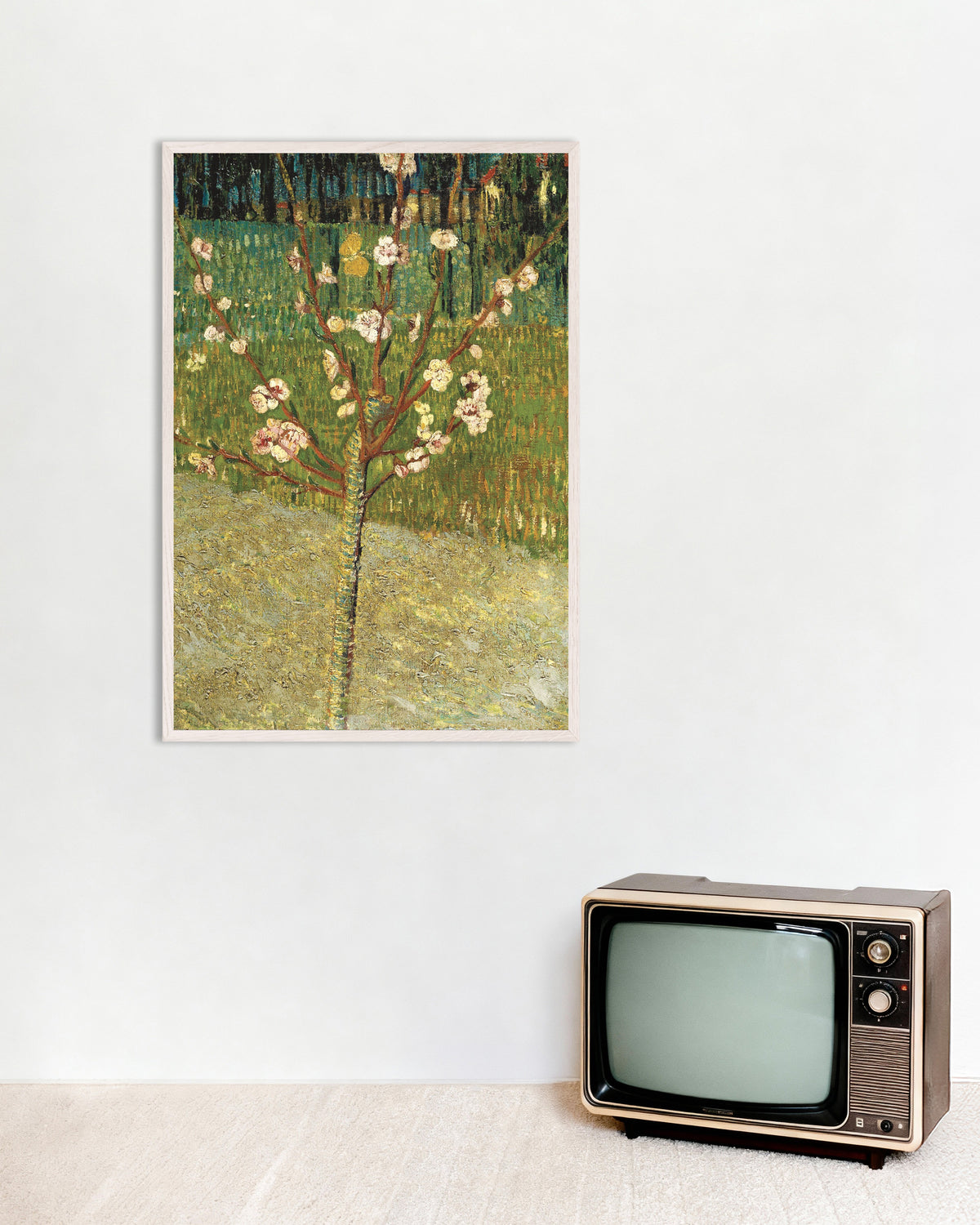 Poster „Mandelbaum in Blüte (1888) von Vincent van Gogh“ mit weißem Holzrahmen