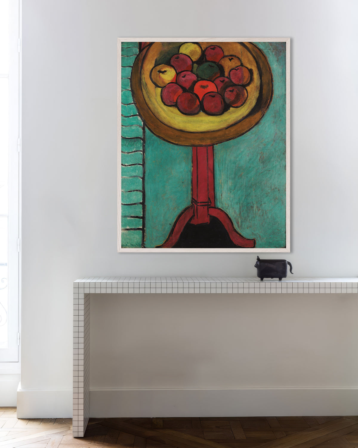 Poster von Schale mit Äpfeln auf einem Tisch (1916) von Henri Matisse, mit weißem Holzrahmen