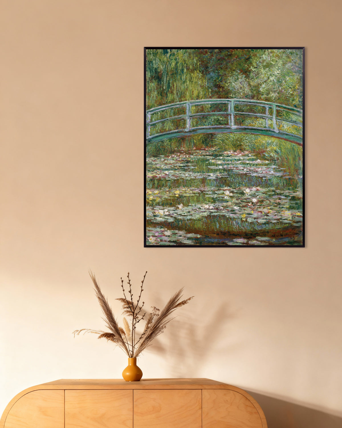 Poster Brücke über den Seerosenteich (1899) von Claude Monet mit Metallrahmen