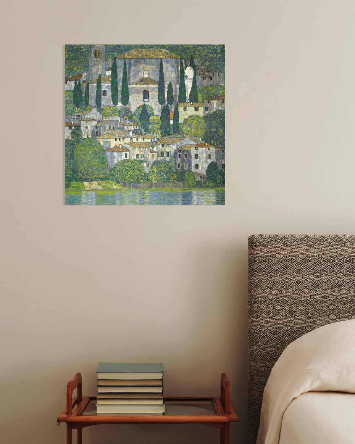 Poster Kirche in Cassone (Landschaft mit Zypressen) (1913) von Gustav Klimt