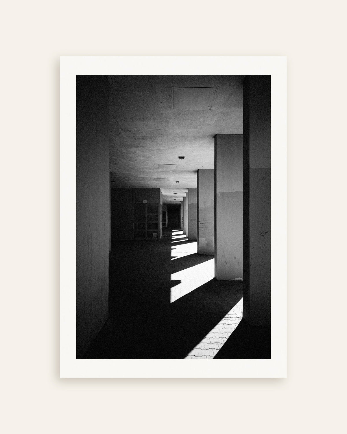 Poster „Kolonnade mit Sonnenstreifen“, Miniaturansicht