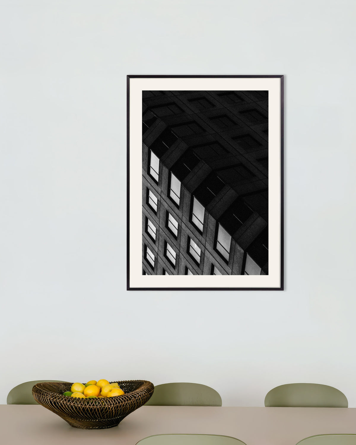 Poster „Betonraster bei Nacht“ mit Metallrahmen