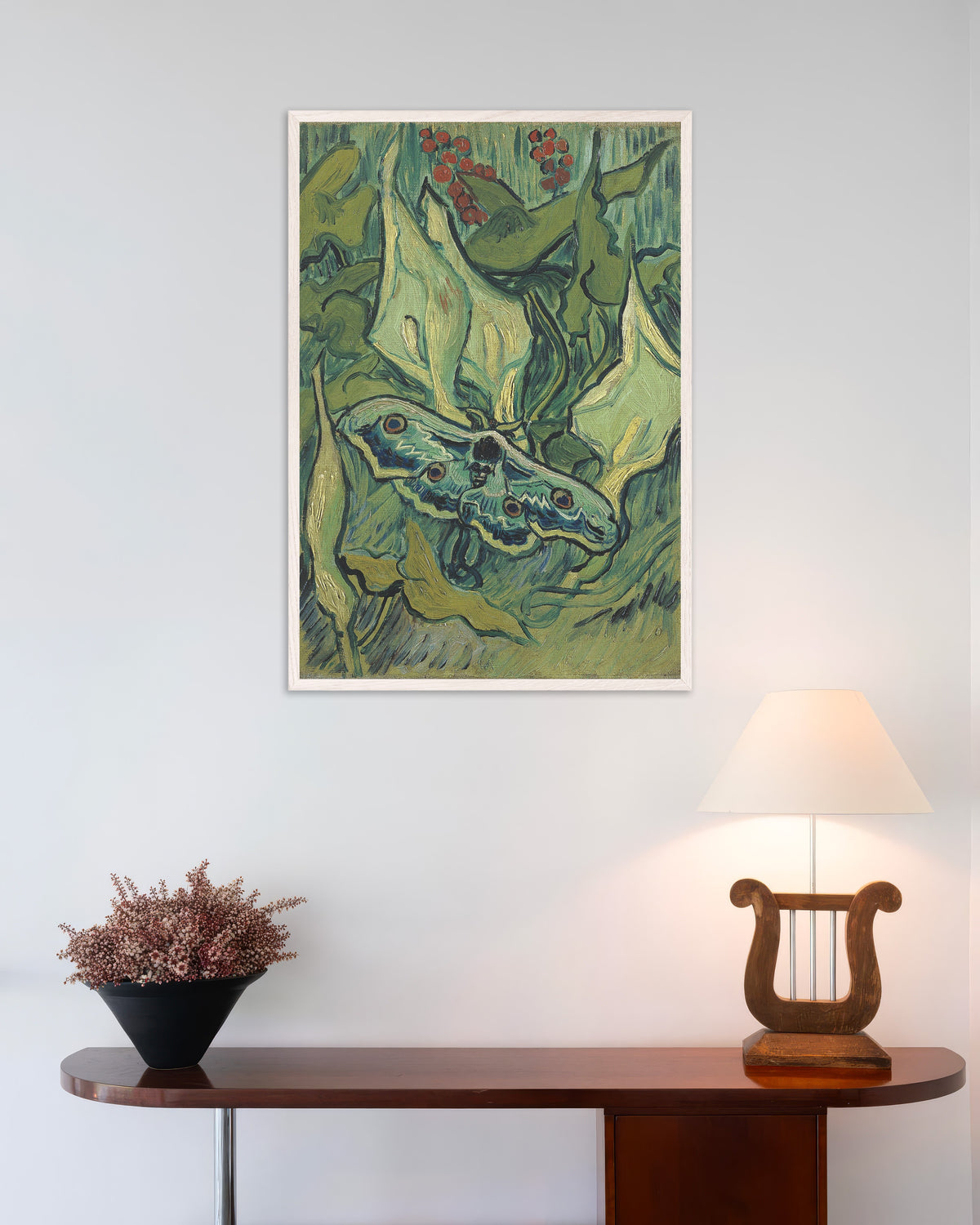 Poster mit „Kaisermotte (1889) von Vincent van Gogh“ und weißem Holzrahmen