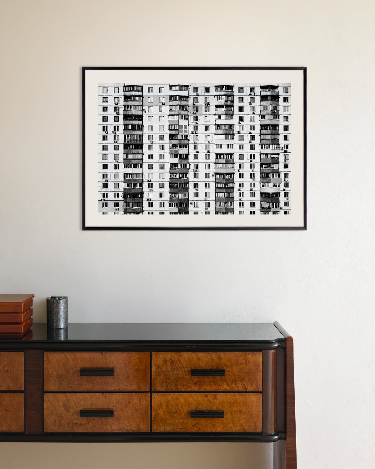 Poster „Endloser Wohnblock“ mit Metallrahmen
