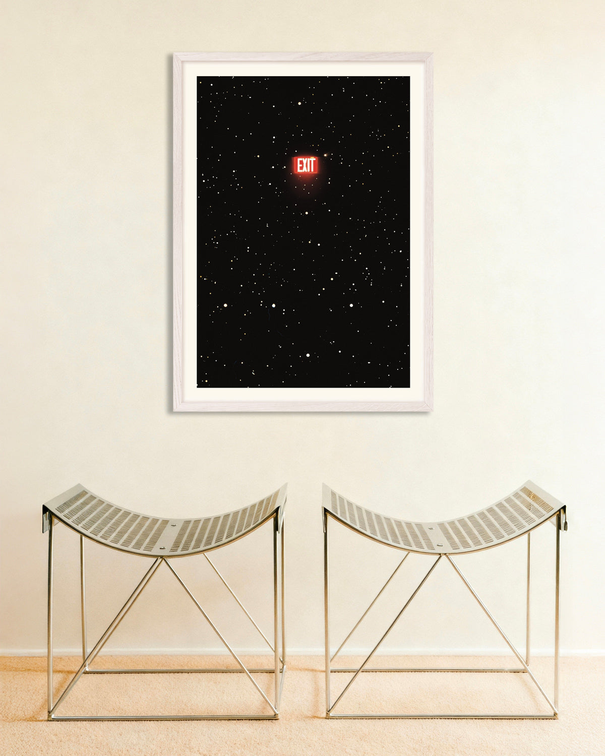 Poster „Aufbruch ins Universum“ mit weißem Holzrahmen