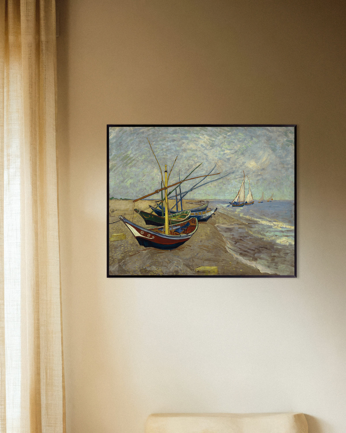 Poster Fischerboote am Strand von Les Saintes-Maries-de-la-Mer (1888) von Vincent van Gogh, mit Metallrahmen