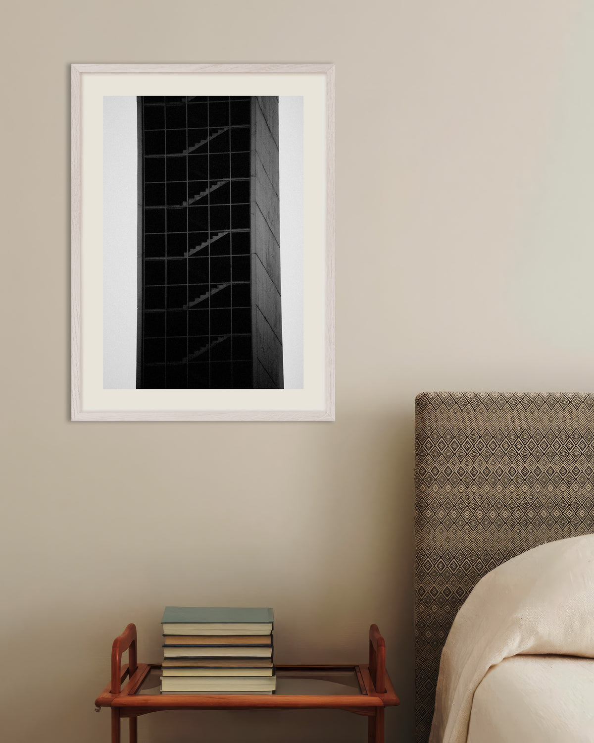 Poster „Glastreppenturm“ mit weißem Holzrahmen