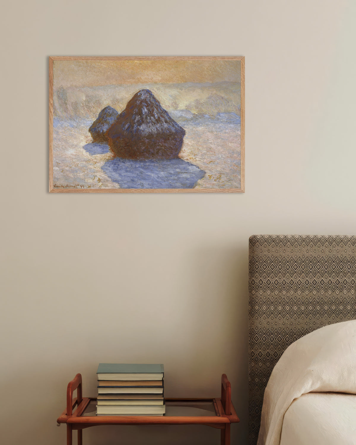 Poster Getreideschober, Schneeeffekt (1891) von Claude Monet mit naturfarbenem Holzrahmen
