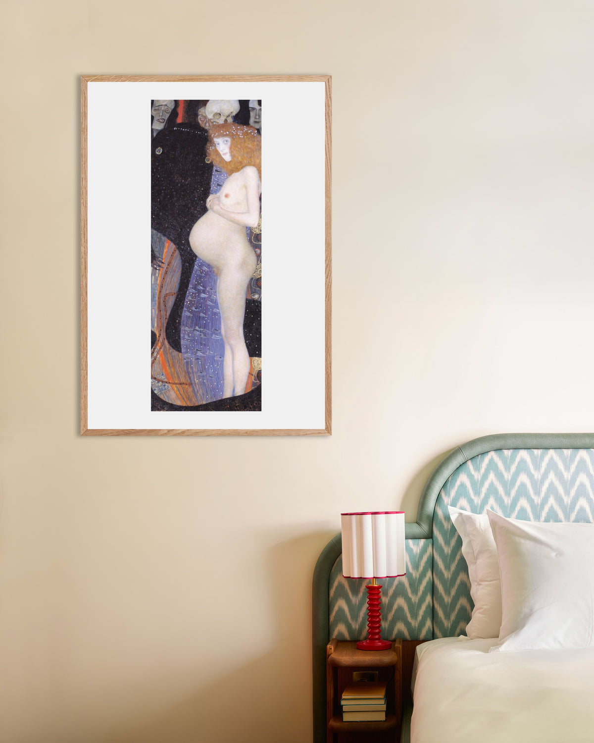 Poster Die Hoffnung I (1903) von Gustav Klimt mit naturfarbenem Holzrahmen