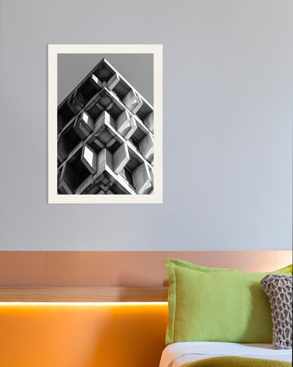 Poster „Umgekehrte Pyramide aus Betonblöcken“