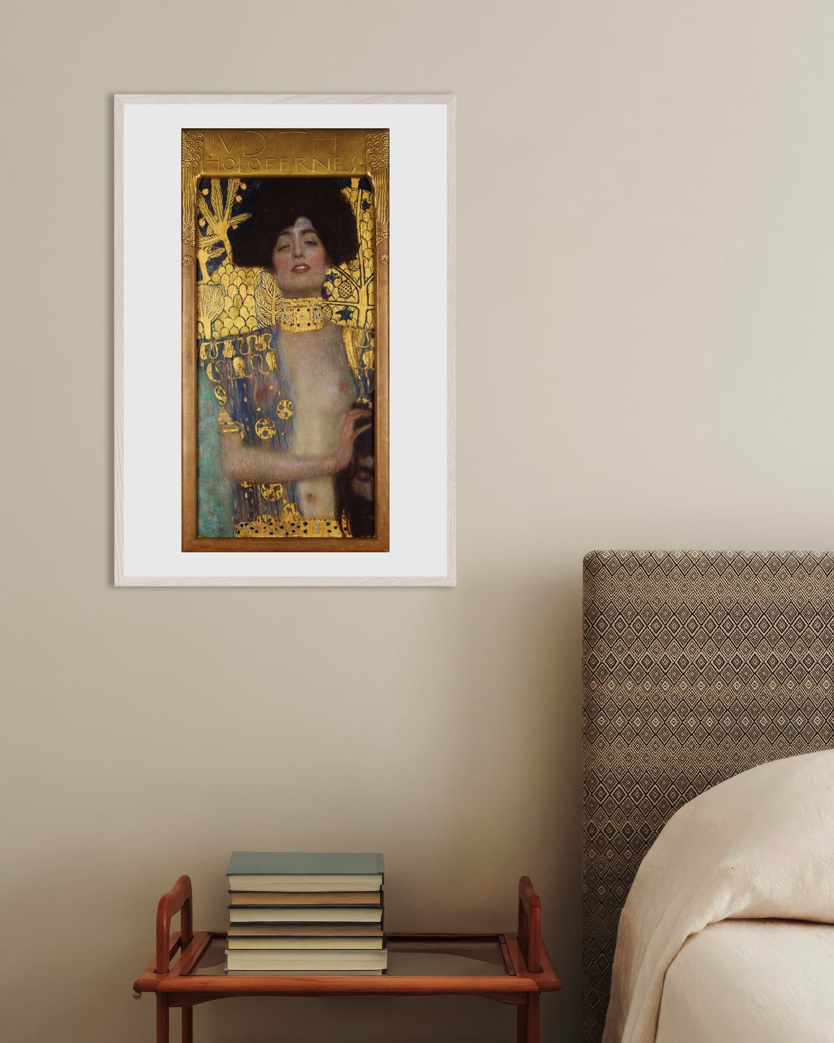 Poster Judith I (1901) von Gustav Klimt mit weißem Holzrahmen