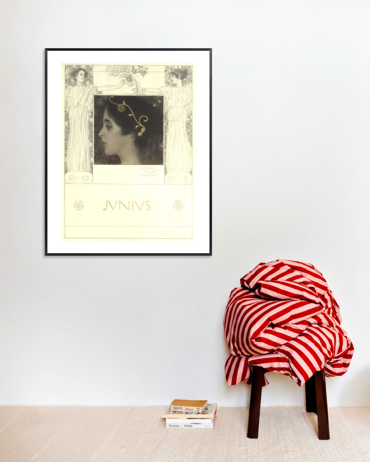 Poster Junius (1896) von Gustav Klimt mit Metallrahmen