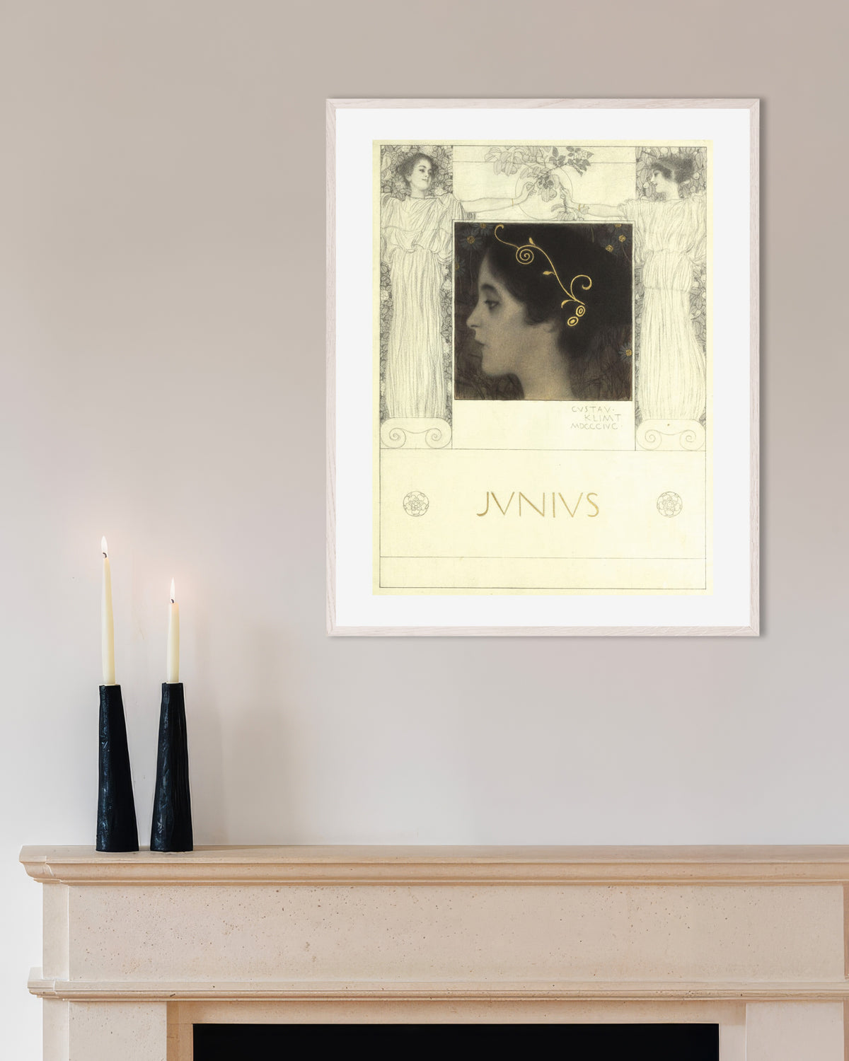 Poster Junius (1896) von Gustav Klimt mit weißem Holzrahmen
