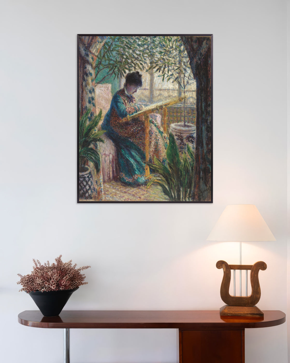 Poster Madame Monet beim Sticken (1875) von Claude Monet mit Metallrahmen