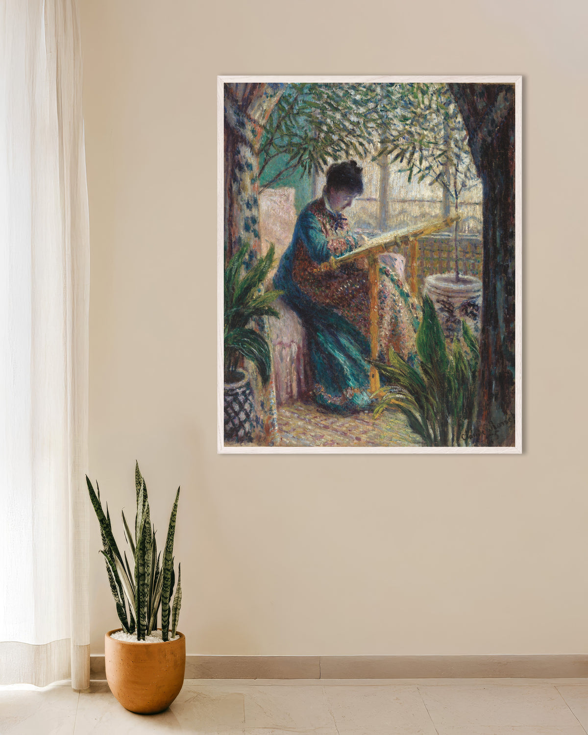 Poster Madame Monet beim Sticken (1875) von Claude Monet mit weißem Holzrahmen